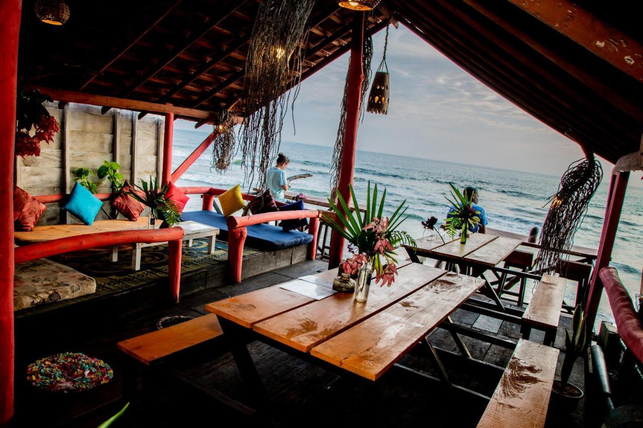 Brother'S Beach Home Boossa Екстер'єр фото